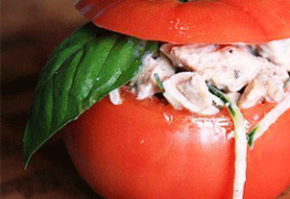 Куриный салат в помидоре