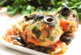 Куриные бедра с томатами и маслинами